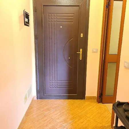 Seaside Calm - 1 Bedroom Flat Just 2 Minutes Walk From The * Golem (Tirana)