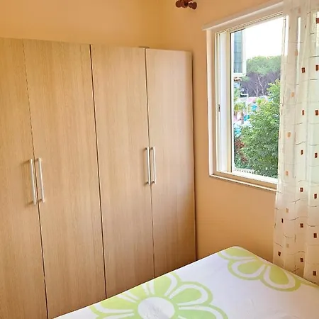 Seaside Calm - 1 Bedroom Flat Just 2 Minutes Walk From The Apartment